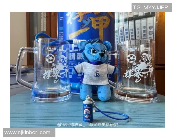 足球明星挂件摆件图片展示与收藏指南,尽显球星魅力与个性风采 足球明星挂件摆件图片展示与收藏指南,尽显球星魅力与个性风采