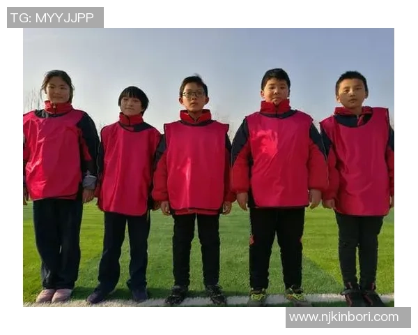 足球明星自来卷盘点他们的卷发造型如何影响了赛场风格